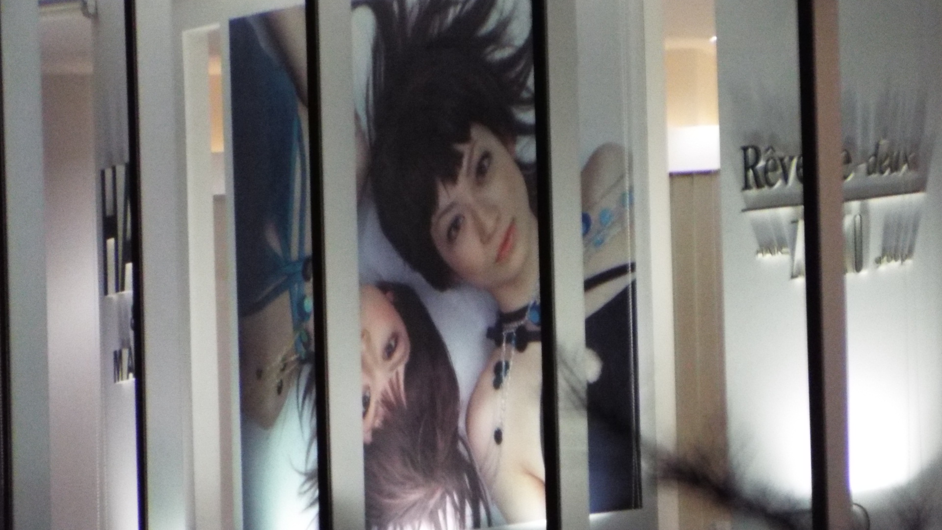 �Ȃ񂩁A�ςȂ���f���Ă���