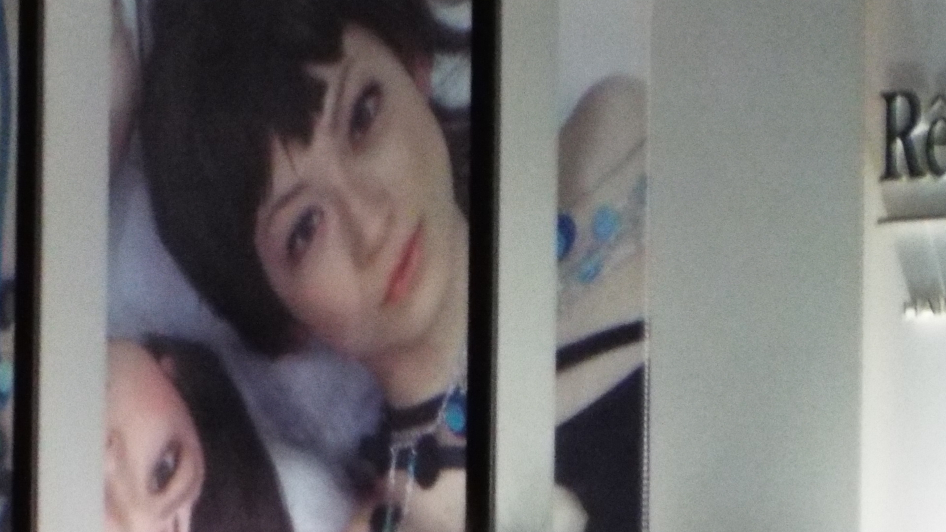 �Ȃ񂩁A�ςȂ���f���Ă����˂炢�B��